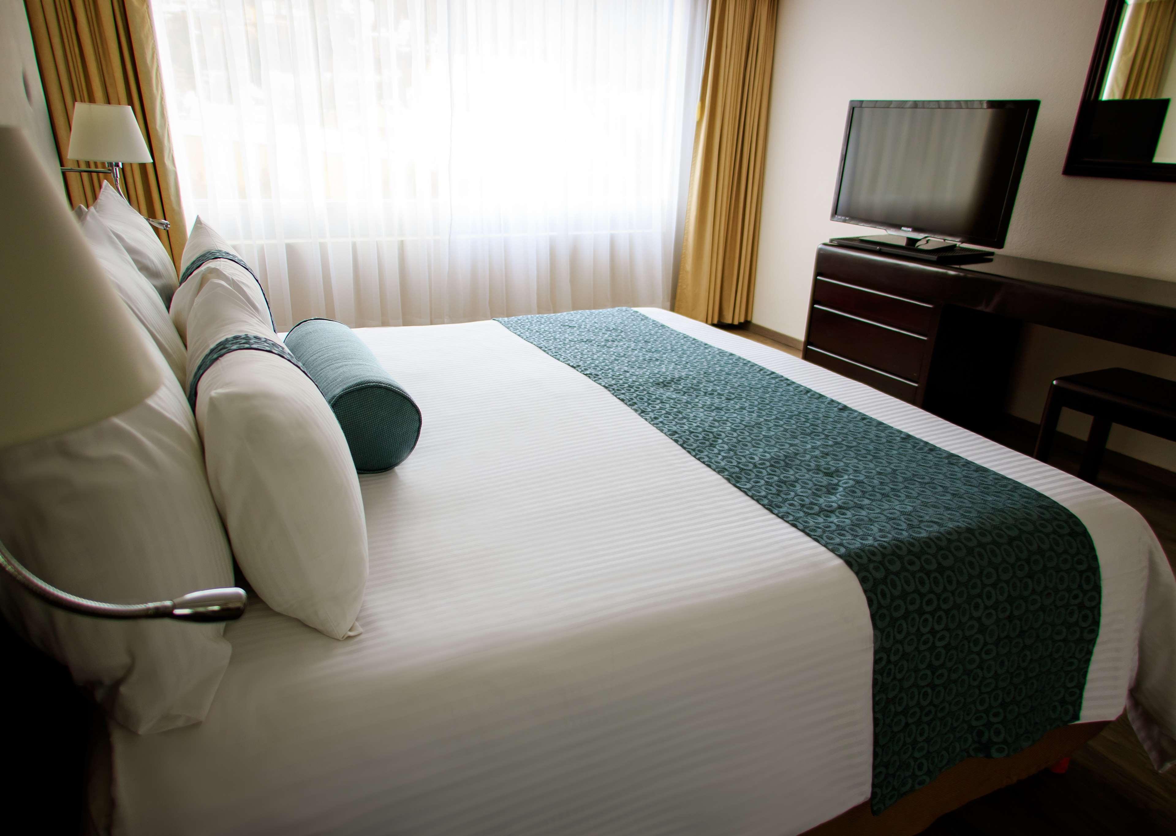 Grand Cantalagua Hotel Morelia, BW Signature Collection ภายนอก รูปภาพ A bed runner