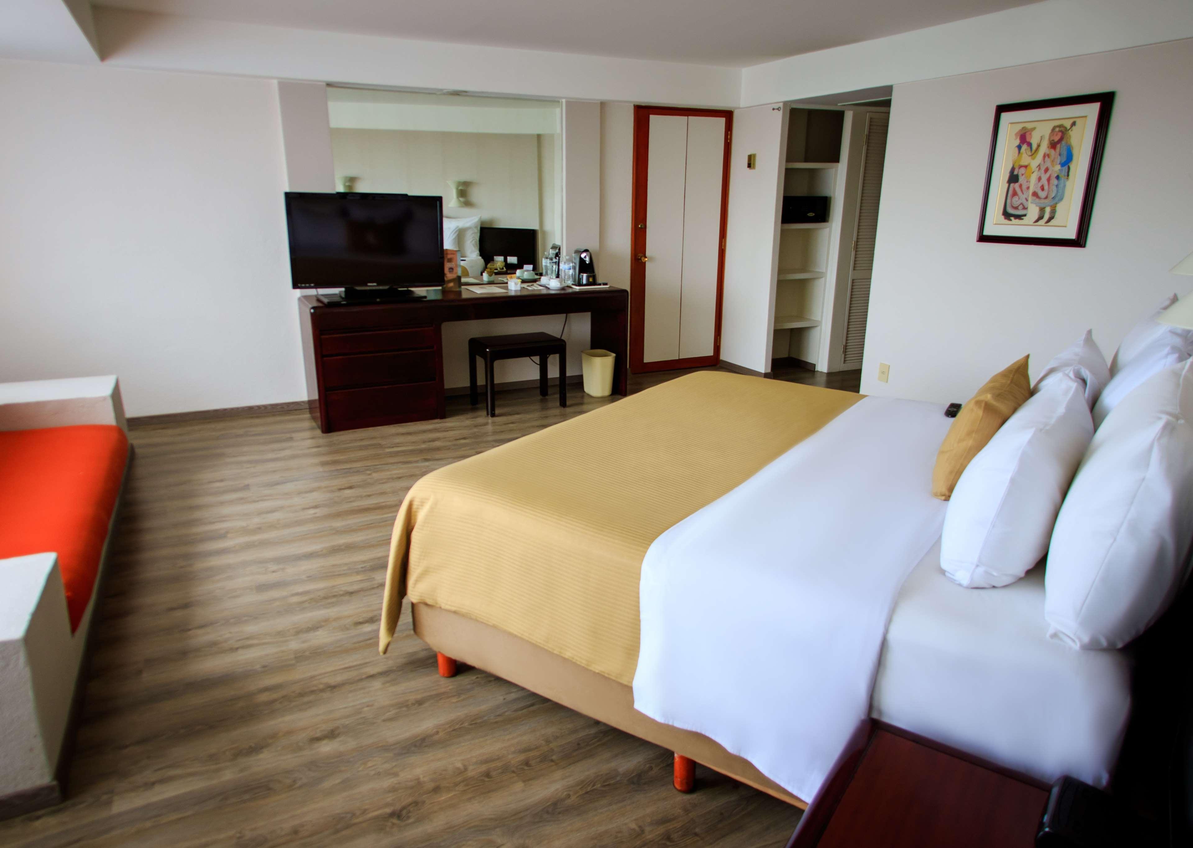 Grand Cantalagua Hotel Morelia, BW Signature Collection ภายนอก รูปภาพ A room at the hotel
