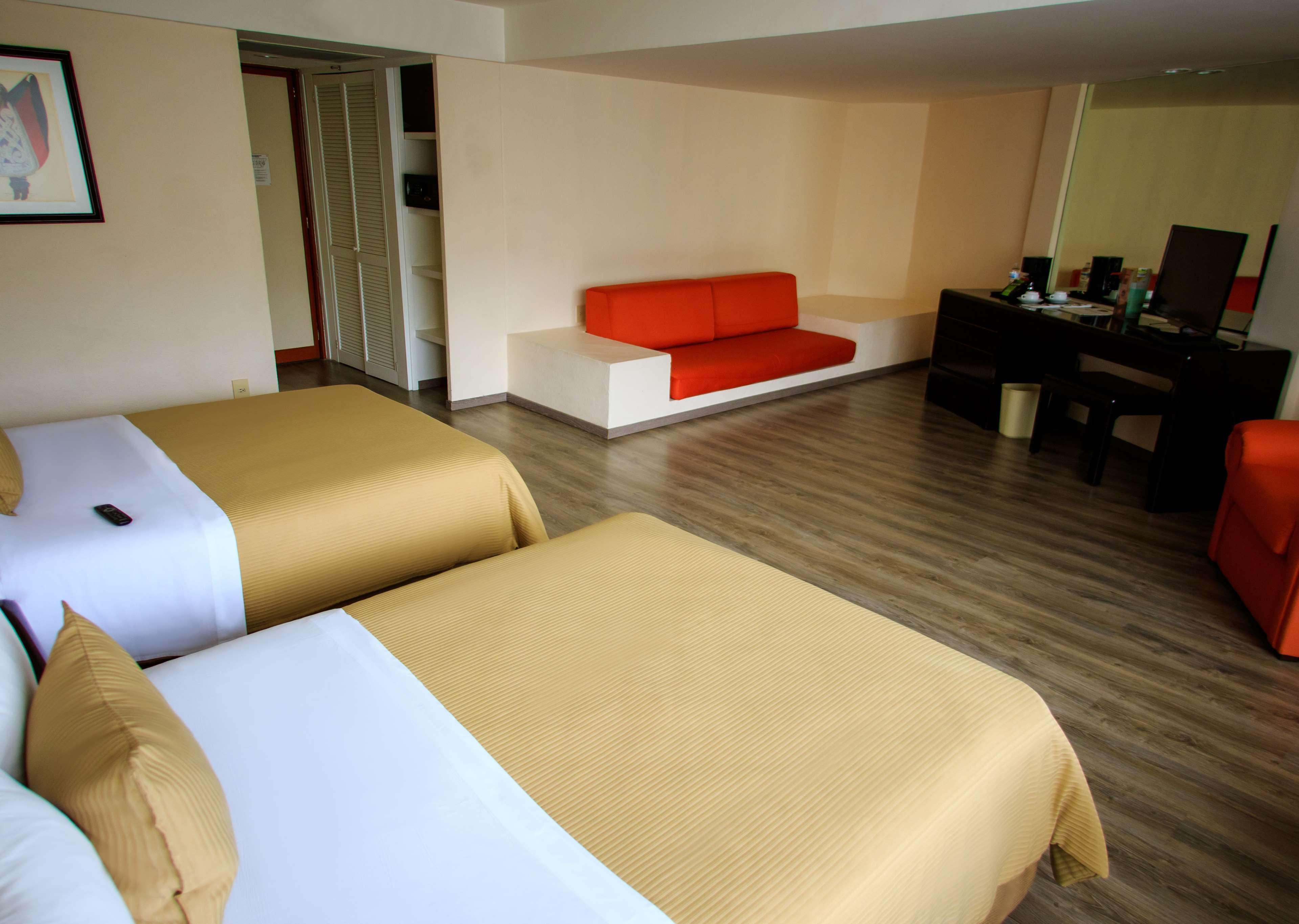 Grand Cantalagua Hotel Morelia, BW Signature Collection ภายนอก รูปภาพ A room at the hotel