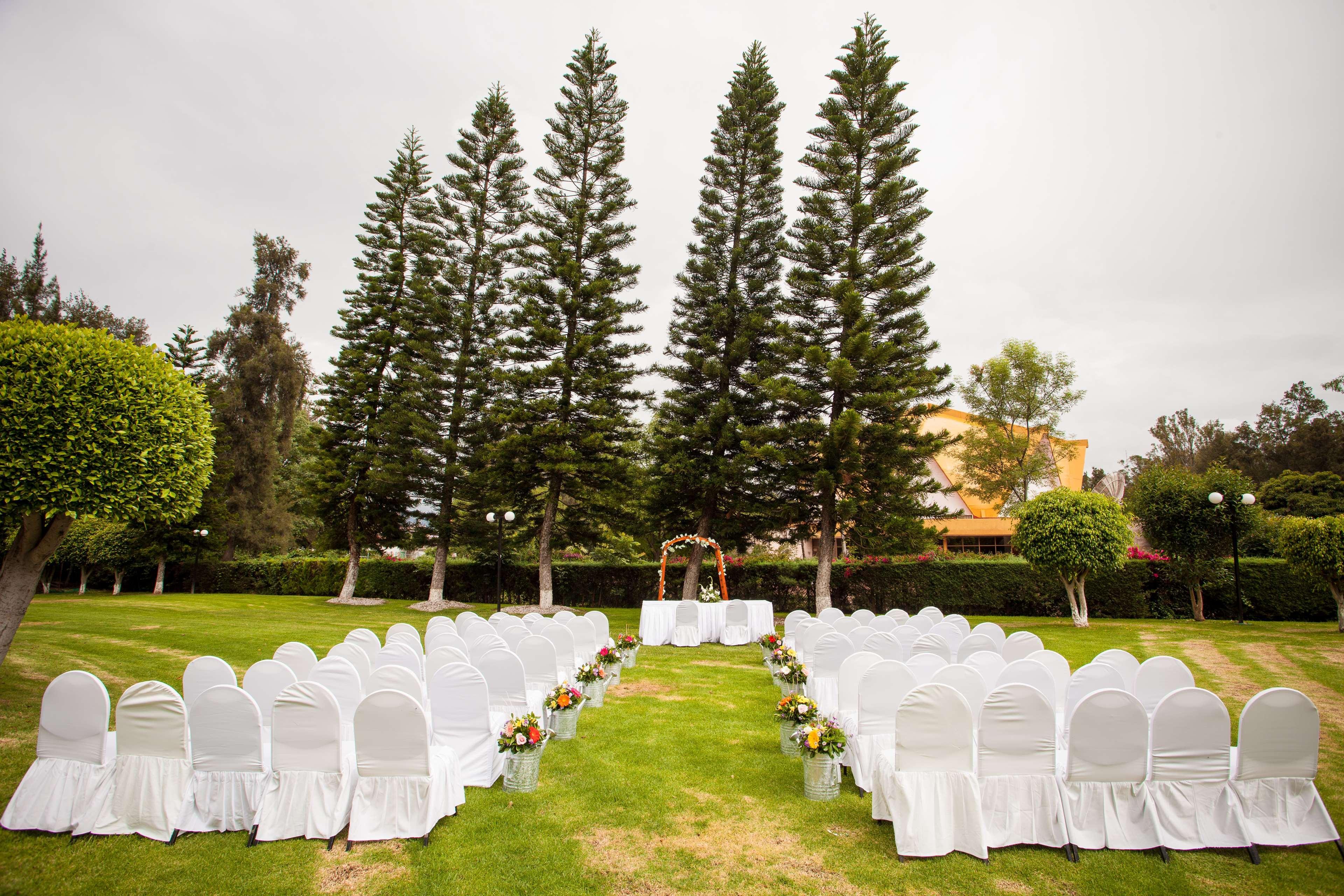 Grand Cantalagua Hotel Morelia, BW Signature Collection ภายนอก รูปภาพ The lawn at the hotel
