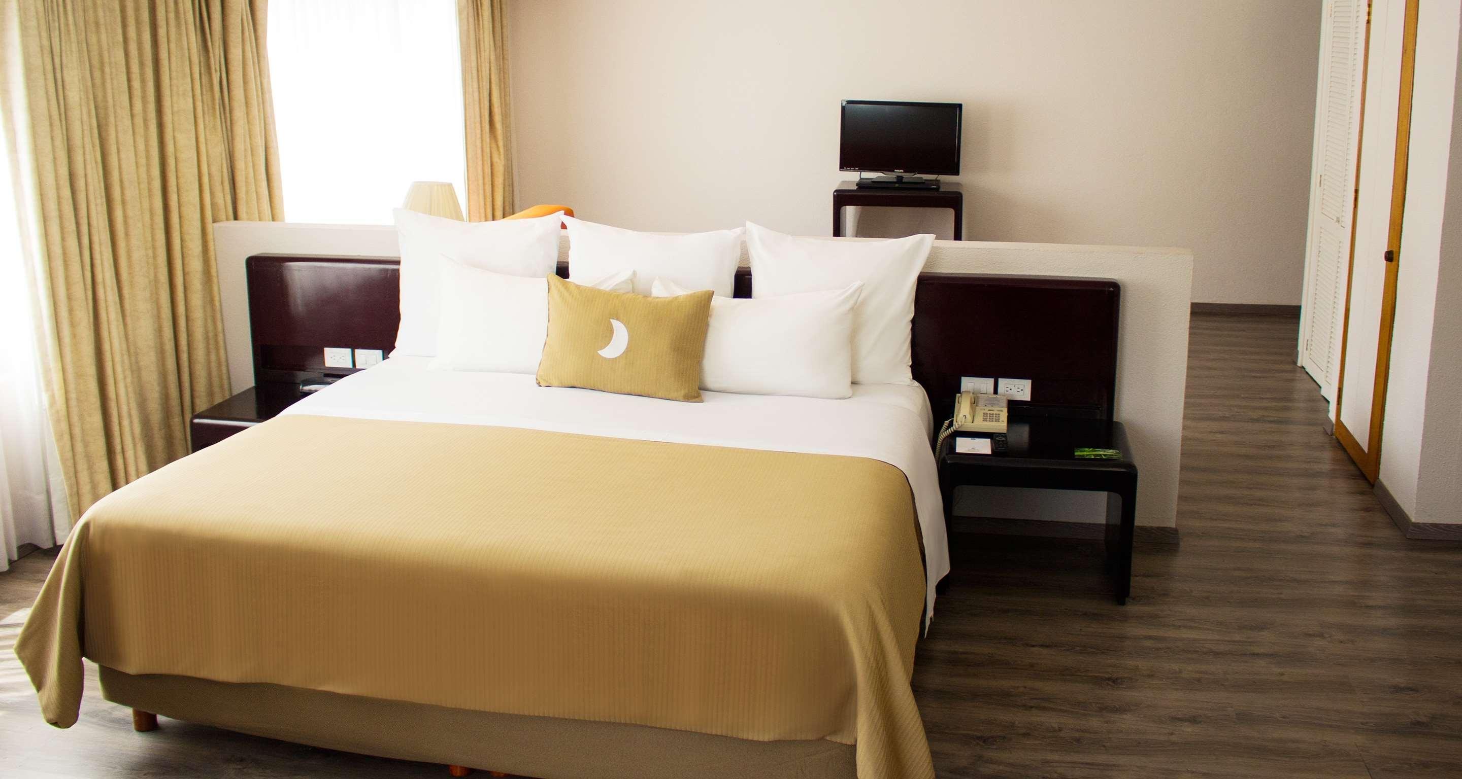 Grand Cantalagua Hotel Morelia, BW Signature Collection ภายนอก รูปภาพ A room at the hotel