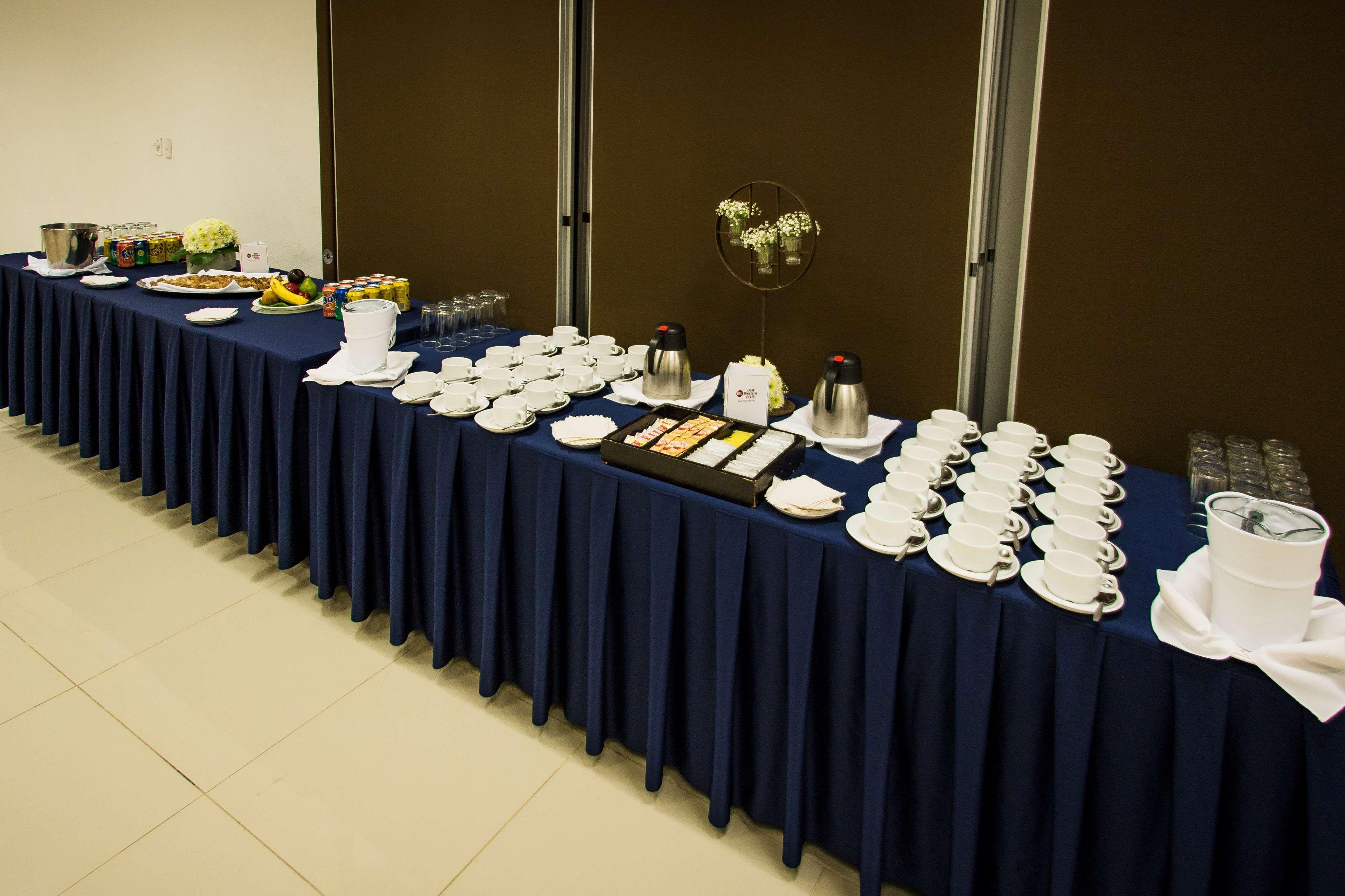 Grand Cantalagua Hotel Morelia, BW Signature Collection ภายนอก รูปภาพ A buffet table