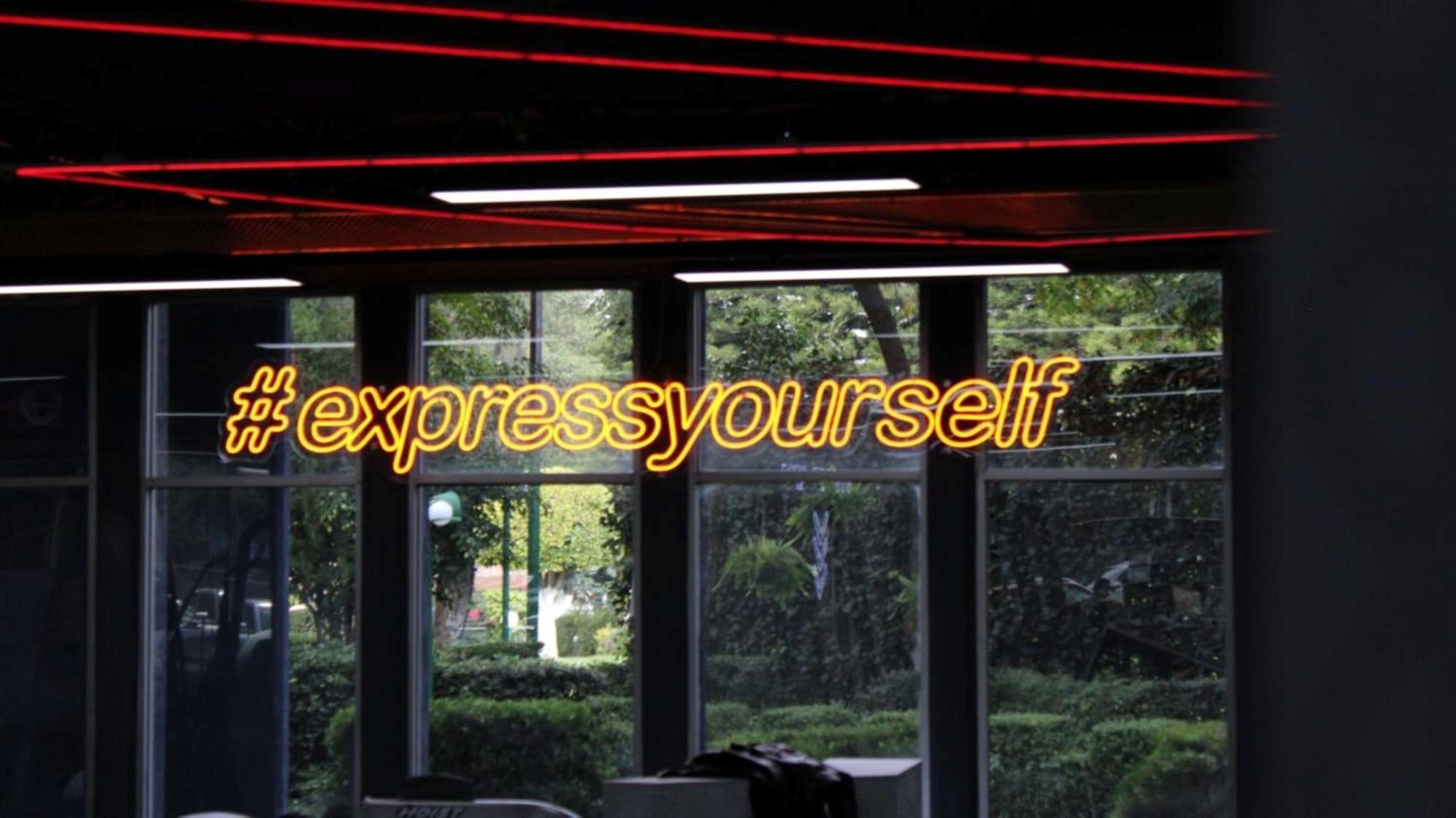 Grand Cantalagua Hotel Morelia, BW Signature Collection ภายนอก รูปภาพ #expressyourself neon sign at the 2013 MTV Video Music Awards