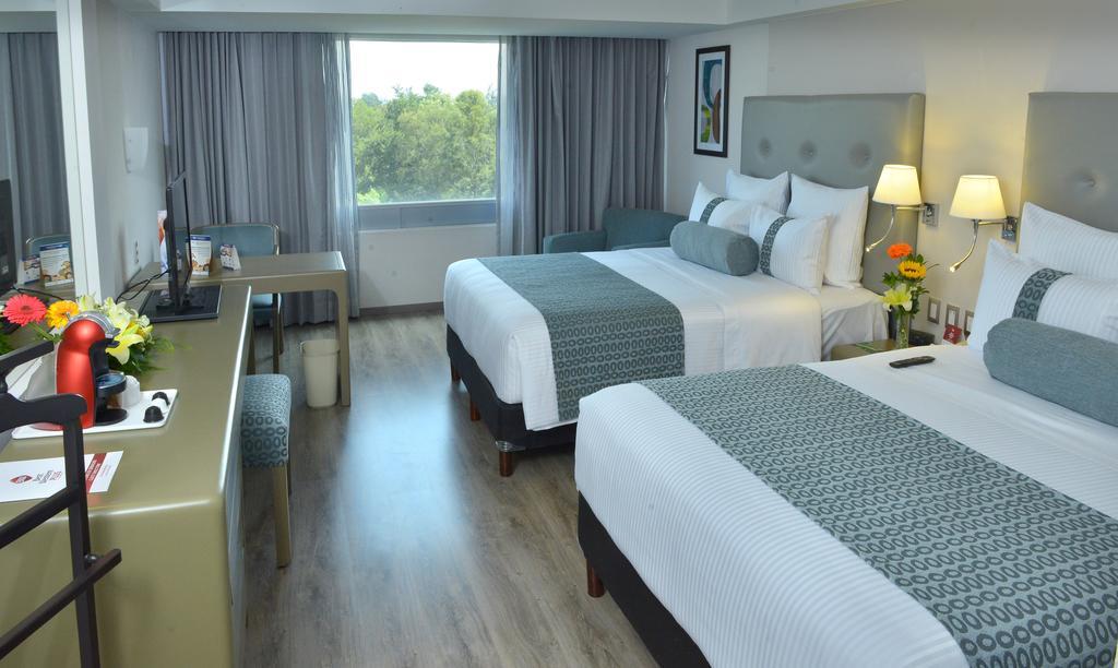 Grand Cantalagua Hotel Morelia, BW Signature Collection ภายนอก รูปภาพ A typical room at the hotel