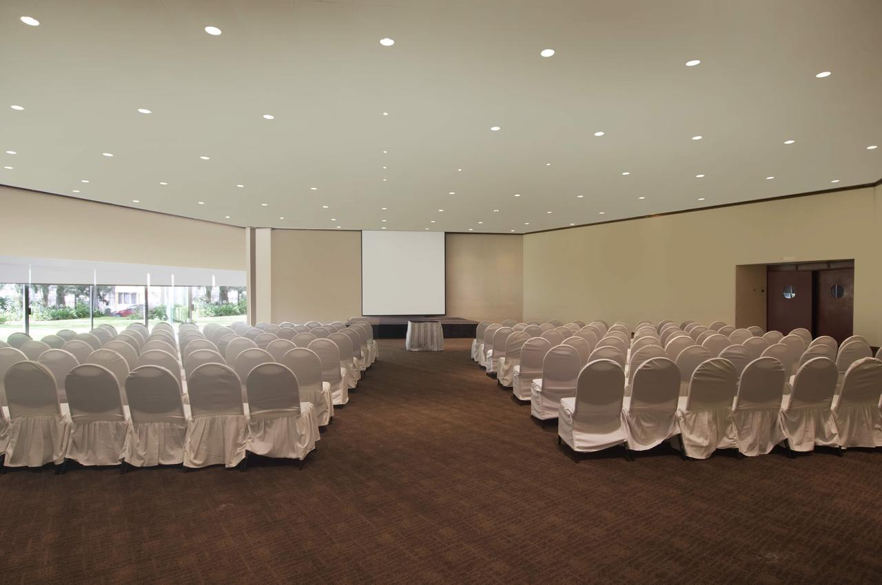 Grand Cantalagua Hotel Morelia, BW Signature Collection ภายนอก รูปภาพ A meeting room at the hotel