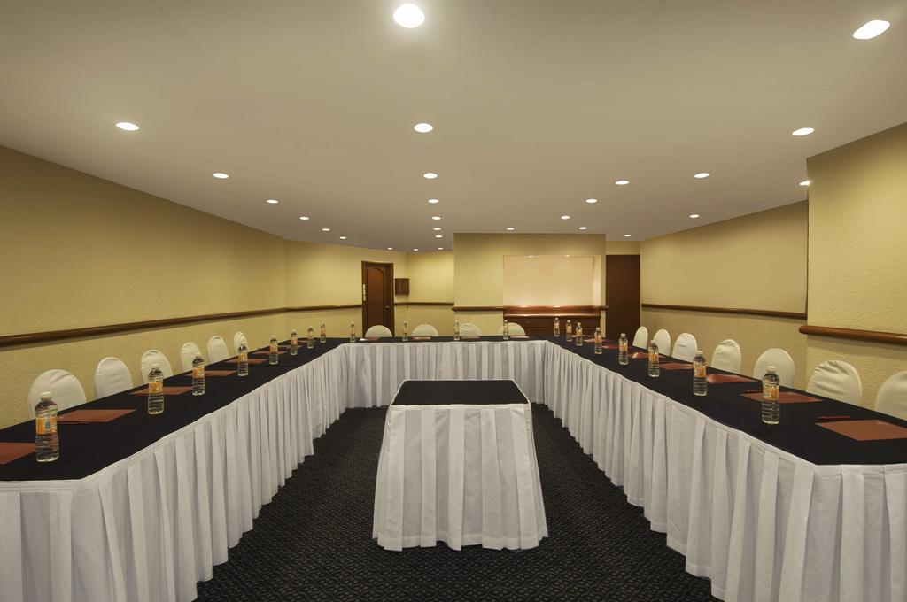 Grand Cantalagua Hotel Morelia, BW Signature Collection ธุรกิจ รูปภาพ U-shaped table layout