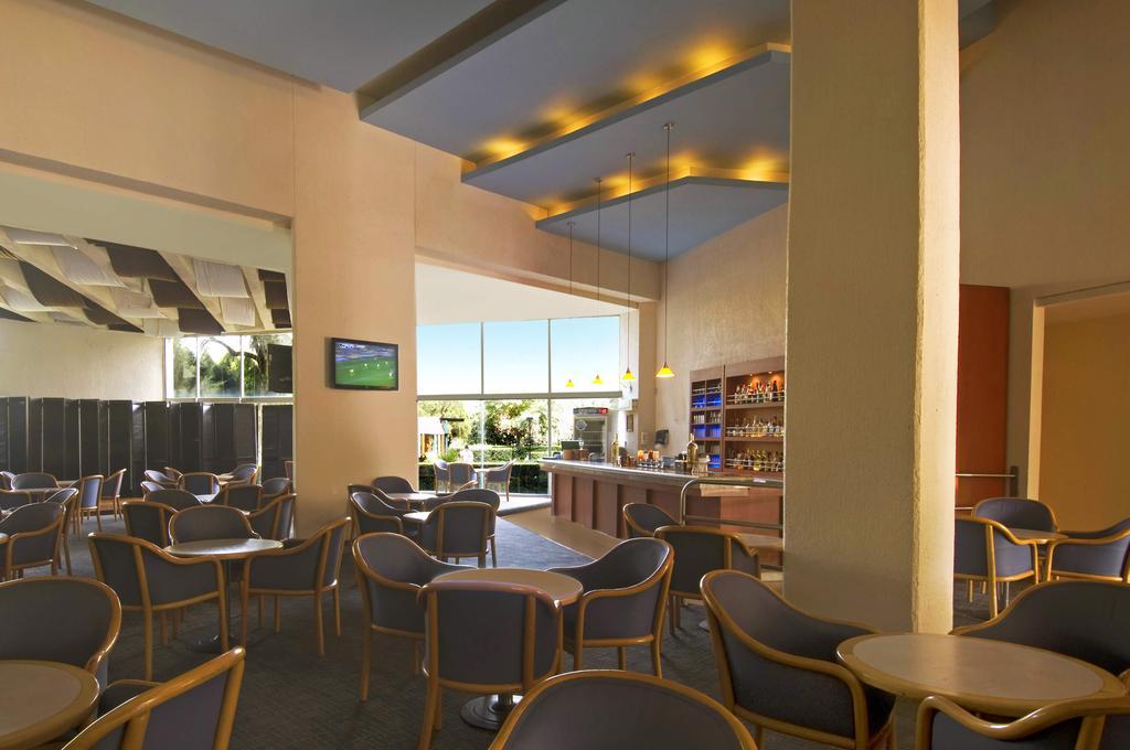 Grand Cantalagua Hotel Morelia, BW Signature Collection ร้านอาหาร รูปภาพ The Club at Palm Springs International Airport